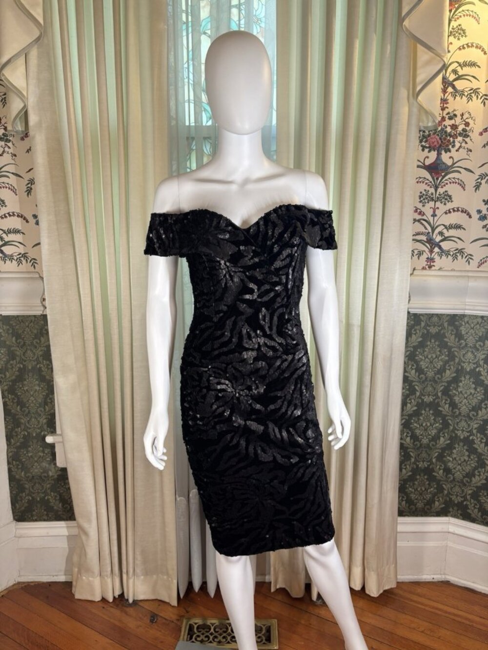 Bardot Black Velvet Sequin Off Shoulder Bodycon Dress Size S US 6 Party Cocktail